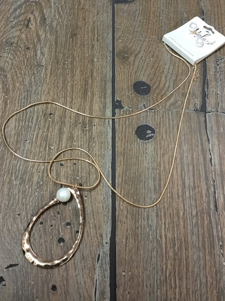 Necklace long teardrop w/ pearl