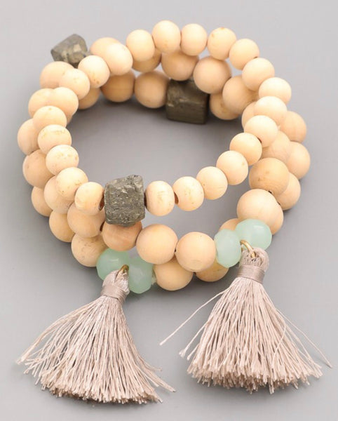 Bracelet beaded 3 layer with tassels