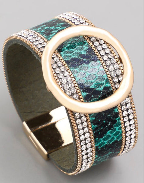Bracelet leather cuff with ring magnetic closure