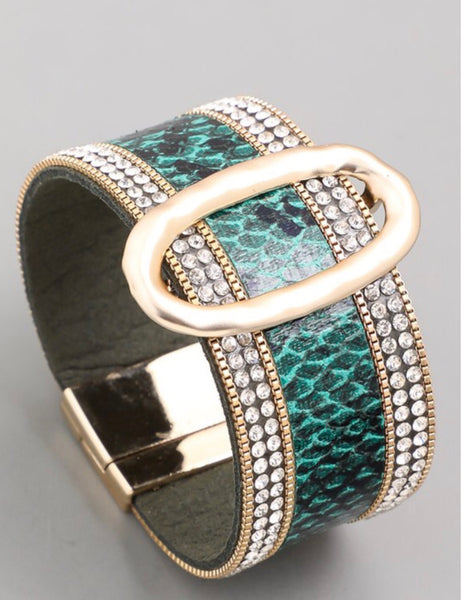 Bracelet leather cuff with ring magnetic closure