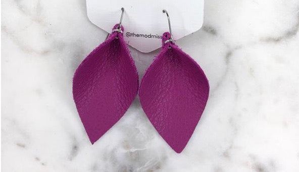 Petal leather earrings