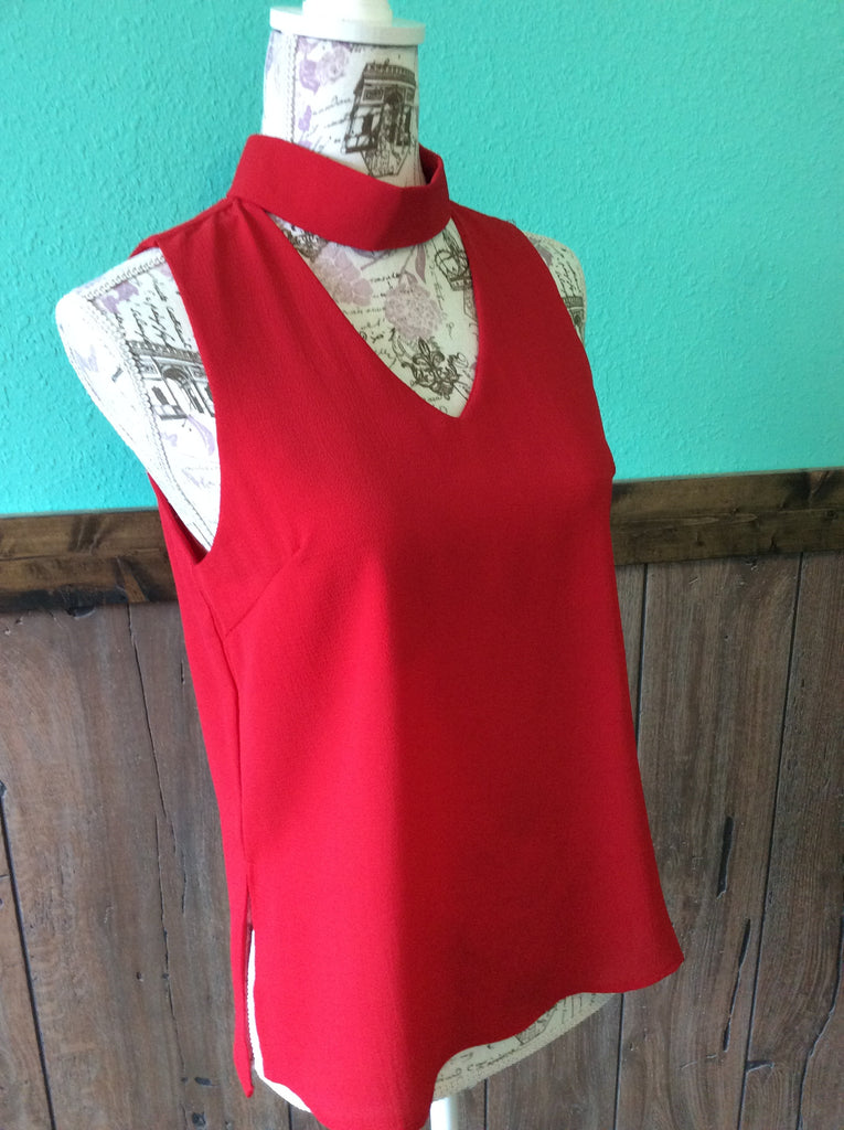 Red neck collar top