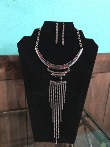 Necklace tassel choker