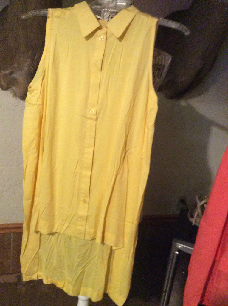 Sleeveless button down long back yellow